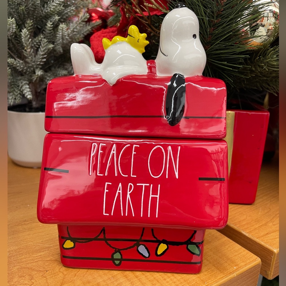 Christmas Snoopy & Woodstock Peanuts Red Doghouse Rae Dunn Cookie Jar NWT